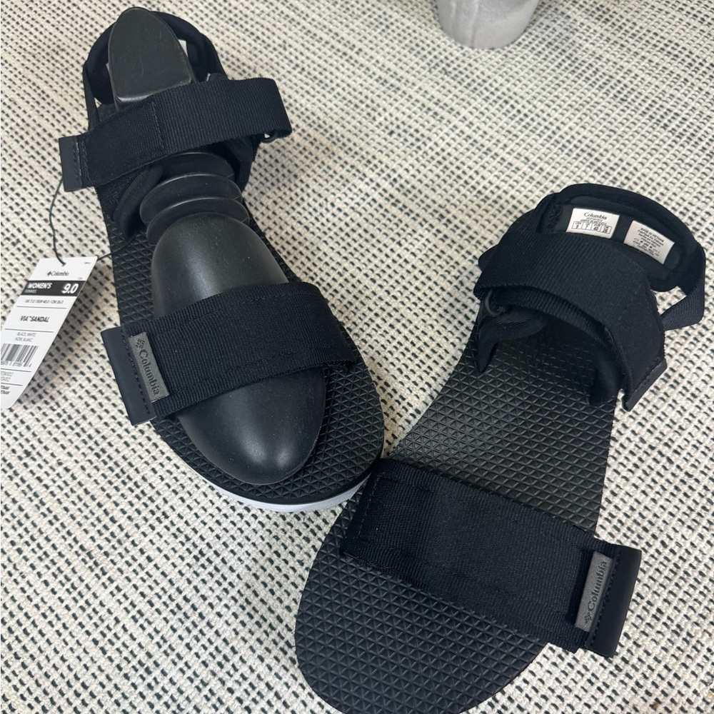 Columbia Via women’s sandals size 9